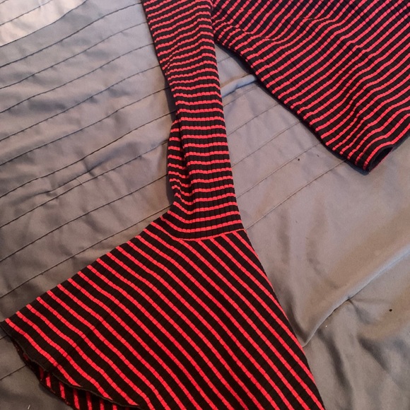Zara Ribbed Bell Sleeves Top - Picture 4 of 4